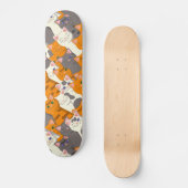 Ginger Weiße Katze Diagonalmuster Skateboard (Vorderseite)