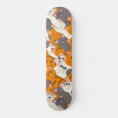 Ginger Weiße Katze Diagonalmuster Skateboard (Vorderseite)