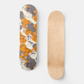 Ginger Weiße Katze Diagonalmuster Skateboard (Vorderseite)