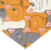 Ginger Weiße Katze Diagonalmuster Tischdecke (Schrägansicht)