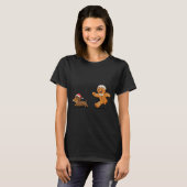 Gingerbread Cookie Chasing Dachshund Christmas Dog T-Shirt (Vorne ganz)