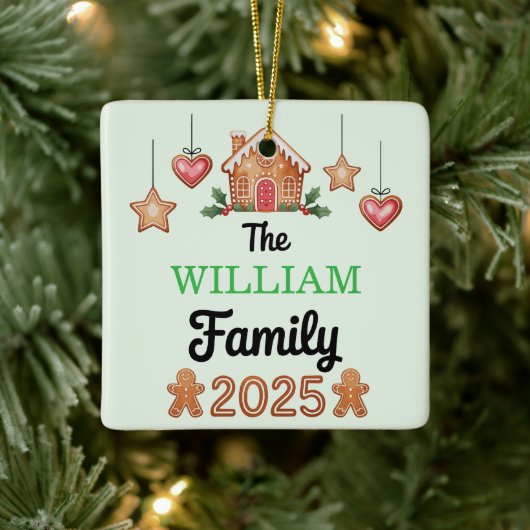 Gingerbread House Family Name 2025 Christmas Keramikornament (Baum)