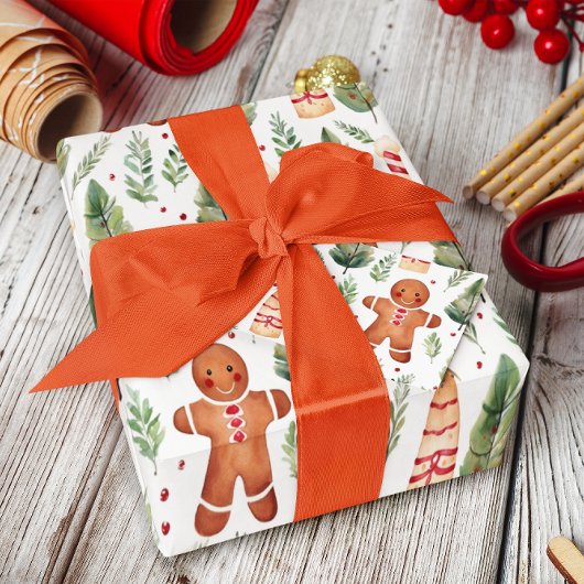 Gingerbread Men & Christmas Greenery Geschenkpapier