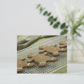 Gingerbrot Cookie Weihnachtskarten und Aufkleber Feiertagspostkarte (Stehend Vorderseite)