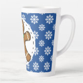 Gingerbrot Man on Blue White Snowflakes Pattern Milchtasse (Rechts)