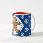 Gingerbrot Man on Blue White Snowflakes Pattern Zweifarbige Tasse (VorderseiteRechts)