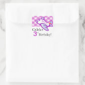 Gingham Airplane Birthday Party Gefallen | Lila Quadratischer Aufkleber (Tasche)