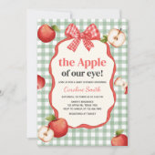 Gingham Apple of our Eye Baby Shower Einladung (Vorderseite)