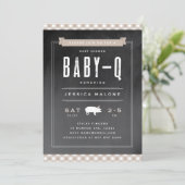 Gingham Baby GRILLEN Neutral Khaki Baby Shower Einladung (Stehend Vorderseite)