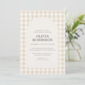 Gingham Beige Gender Neutral Photo Baby Shower Einladung (Stehend Vorderseite)