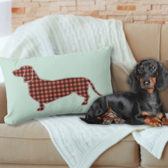 Gingham Black and Tan Dackel Profile - Minze Lendenkissen (Our gingham Black and Tan Dachshund pillow works with so many classic styles.)