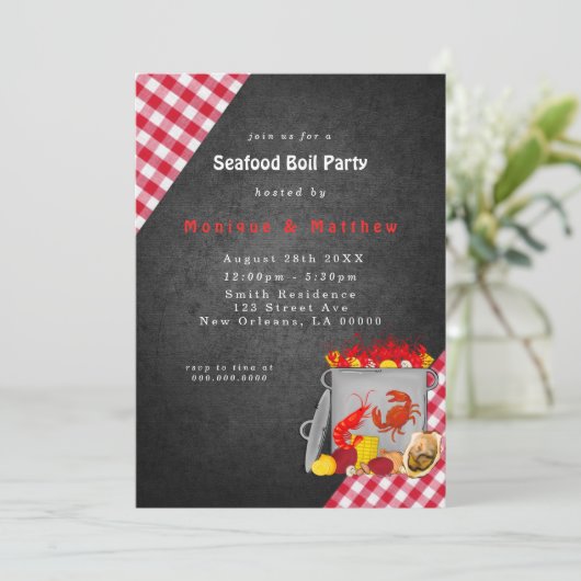 Gingham Chalkboard Seafood Boil Party Einladung (Stehend Vorderseite)