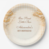 Gingham Cinnamon Roll Little Bun 1st Birthday Pappteller (Vorderseite)