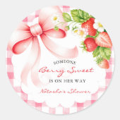 Gingham-Erdbeere Rosa Baby Shower Runder Aufkleber (Vorderseite)