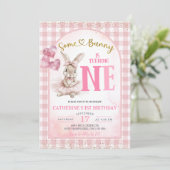 Gingham Floral Ballerina Bunny First Birthday Einladung (Stehend Vorderseite)