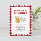 Gingham Huggies Chuggies Beer & Diaper Baby Shower Einladung (Stehend Vorderseite)