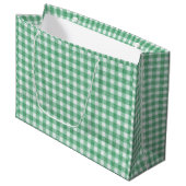 Gingham in Nappalindgrün  Große Geschenktüte (Vorderseite Schrägansicht)
