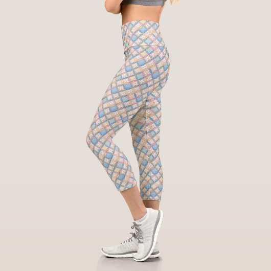 Gingham-Kathedralfenster-Quilt-Design Capri Leggings (Links)