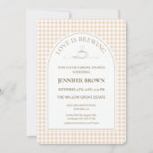 Gingham Love Is Brewing Coffee Bridal Shower Einladung (Vorderseite)