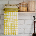 Gingham-Muster in Gelb Geschirrtuch<br><div class="desc">Gingham-Muster in Gelb. Abstraktes kariertes Wasserfarbmuster. Niedliches geometrisches rustikales Muster.</div>