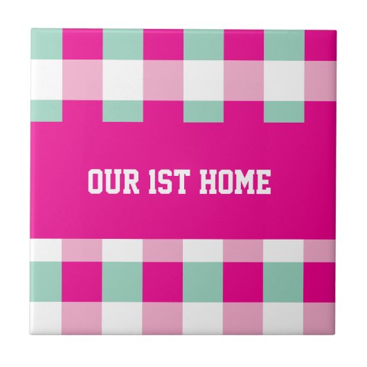 Gingham-Muster Unser 1. Zuhause Fliese (Vorderseite)