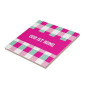Gingham-Muster Unser 1. Zuhause Fliese (Seite)