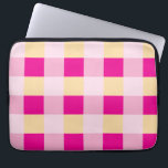 Gingham Pattern Laptopschutzhülle<br><div class="desc">Cooles Gingham- oder Checkerboard-Muster mit trendgelben und hellen rosa Farben.</div>