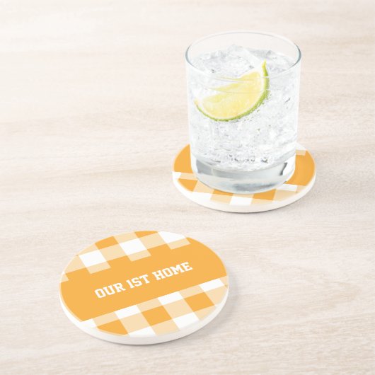 Gingham Pattern Unsere 1. Zuhause Getränkeuntersetzer (Seite)