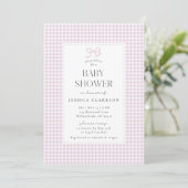 Gingham Pink Bow Baby Girl Baby Shower Einladung (Stehend Vorderseite)