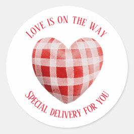 Gingham Red Heart 'Liebe ist unterwegs' Runder Aufkleber