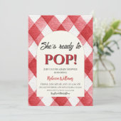 Gingham Red Sie ist bereit für den Pop einer neutr Einladung (Stehend Vorderseite)