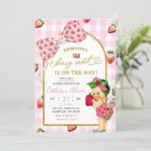 Gingham-Schleife Erdbeere Spanisch Baby Shower Einladung (Stehend Vorderseite)
