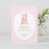 Gingham Some Bunny Is One Geburtstag Personalisier Einladung (Stehend Vorderseite)