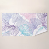 Gingko biloba nahtlos Hintergrund Muster. Violett, Badehandtuch (Badehandtuch)