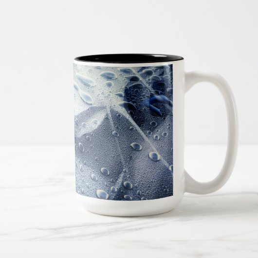 Gingko Blätter und Raindrops Zweifarbige Tasse (Rechts)