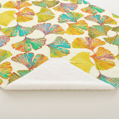 Gingko verlasse auf dem Boden nahtlos Muster. Wate Sherpadecke (3/4)