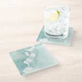 Ginkgo auf staubigem aquamarinem - Weiß Glasuntersetzer (Schrägansicht)