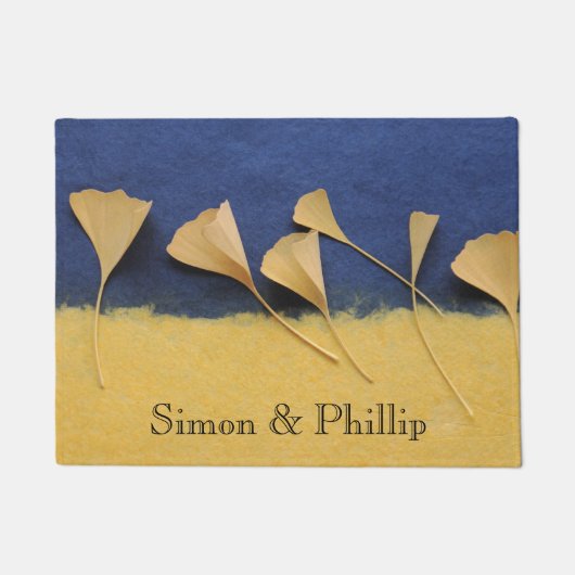 Ginkgo-Blätter auf Büttenpapier Fußmatte (Vorderseite)