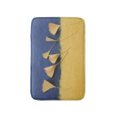 Ginkgo-Blätter auf handgefertigten Papiertexturen Badematte (Vorderseite Vertikal)