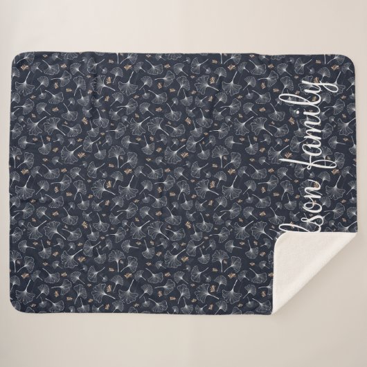 Ginkgo-Blätter Monogramm Navy- und Korallenfamilie Sherpadecke (Vorderseite (Horizontal))