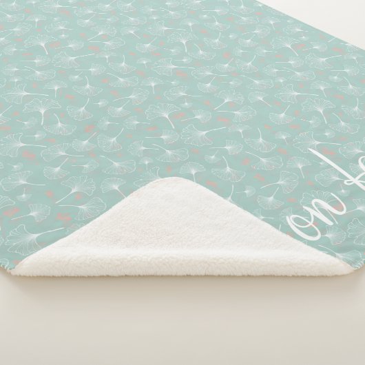 Ginkgo-Blätter Türkis- und Korallenmonogramm Sherpadecke (3/4)