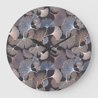 Ginkgo verlasse: elegantes natürliches Muster. Große Wanduhr
