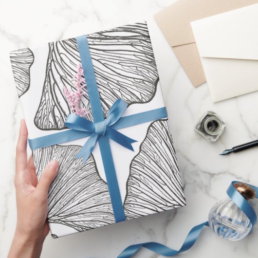 Ginkgo verlasse Wrapping Paper. Schwarz und Weiß Geschenkpapier (Schenken)
