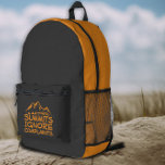 Gipfel Ignorieren Beschwerden Wandern orange Rucks Bedruckter Rucksack<br><div class="desc">Dieser schwarze Wander-Rucksack mit auffälligen orangen Seitenpaneelen ist für diejenigen konzipiert, die den Trail mit Humor und Entschlossenheit angehen. Der Kontrast zwischen der tiefschwarzen Basis und den hellorangenen Akzenten verleiht dem Rucksack ein dynamisches, outdoor-taugliches Aussehen, das auffällt, ohne überdesignt zu wirken. Auf der Fronttasche ist eine minimalistische orange Illustration eines...</div>