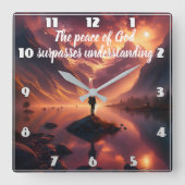 Gipfel Ruhe: Mann mit Blick auf den Bergsee Quadratische Wanduhr (Vorderseite)