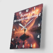 Gipfel Ruhe: Mann mit Blick auf den Bergsee Quadratische Wanduhr (Winkel)