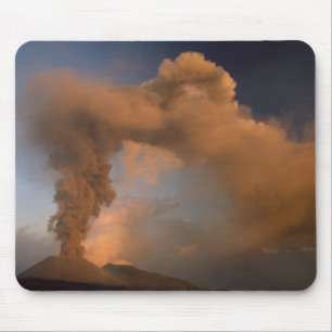Gipfelkrater des Ätna, Sizilien, Italien Mousepad