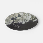 Gipskraut & Dark Wood Elegantes Party Pappteller (Schrägansicht)