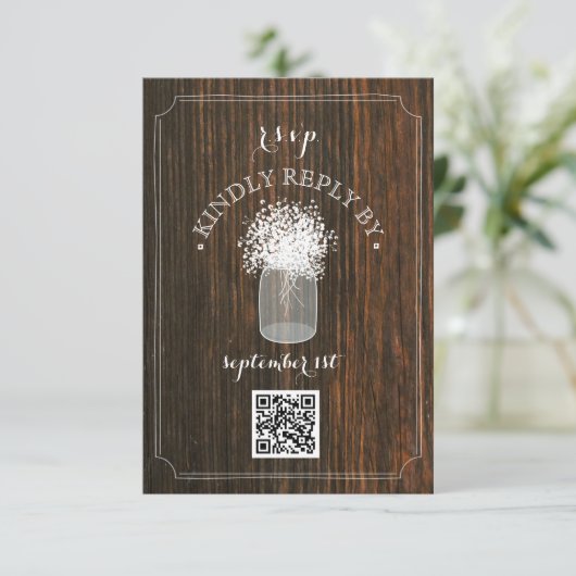 Gipskraut Stall Wood Mason Jar QR Code RSVP Karte (Stehend Vorderseite)