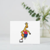Giraffe als Basketballspieler mit Basketball Postkarte (Stehend Vorderseite)